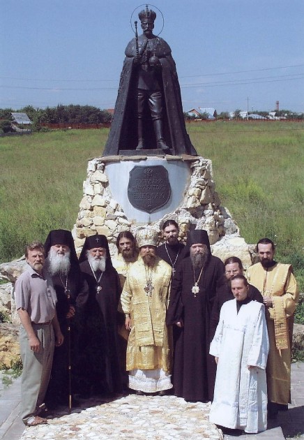В день праздничнаго богослужения в Подольске у памятника св. царя мученика Николая